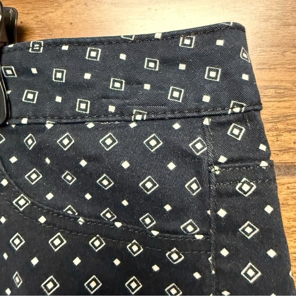 SO Size 7 Black and White Shorts with Diamond  Pattern no real front pockets - Picture 6 of 6